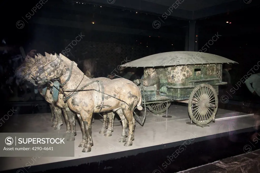 Bronze chariot and horses in bronze chariots museum, at the site of the terracotta army, Xian, Shaanxi Province, China