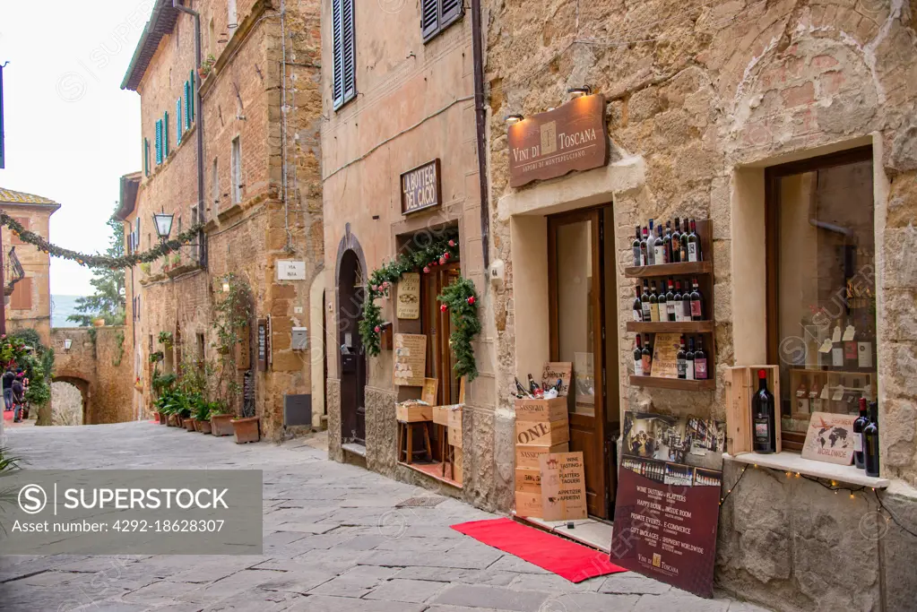 Europe, Italy, Tuscany, Pienza, Corso Rossellino