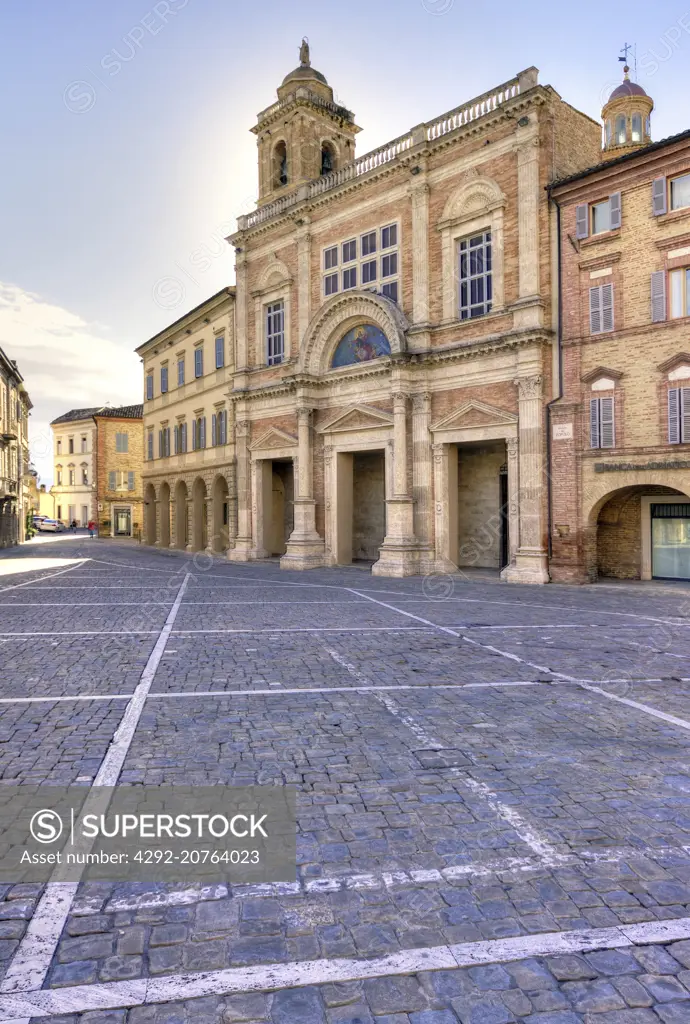 Italy, Marche, Offida, Piazza del Popolo, collegiate church