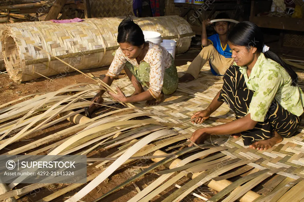 Asia - Myanmar - Taunggyi - Burma, women work on building bamboo mats