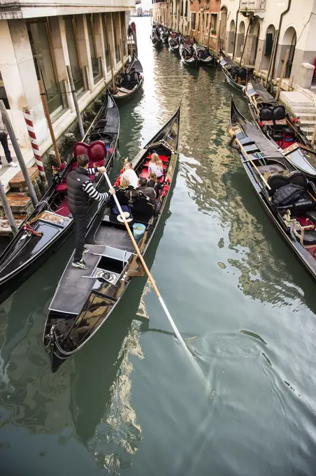 ITALY, VENETO, VENICE, GONDOLA