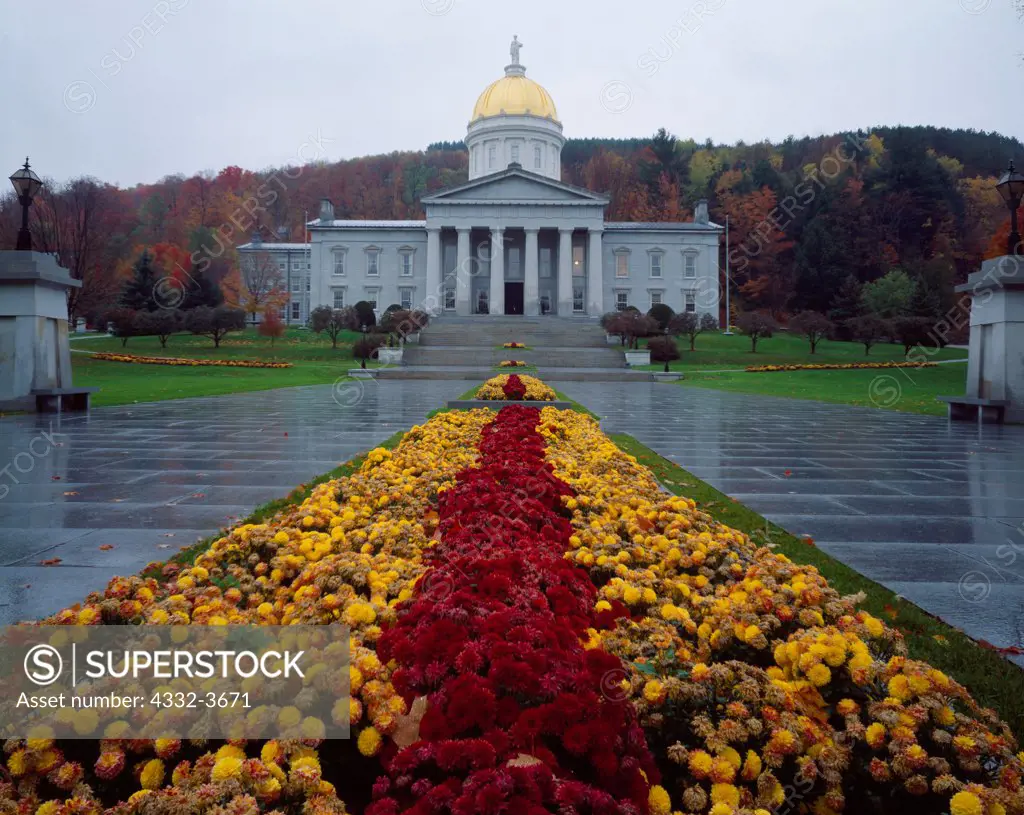 USA, Vermont, Montpelier, Vermont State Capitol Building on rainy autumn day