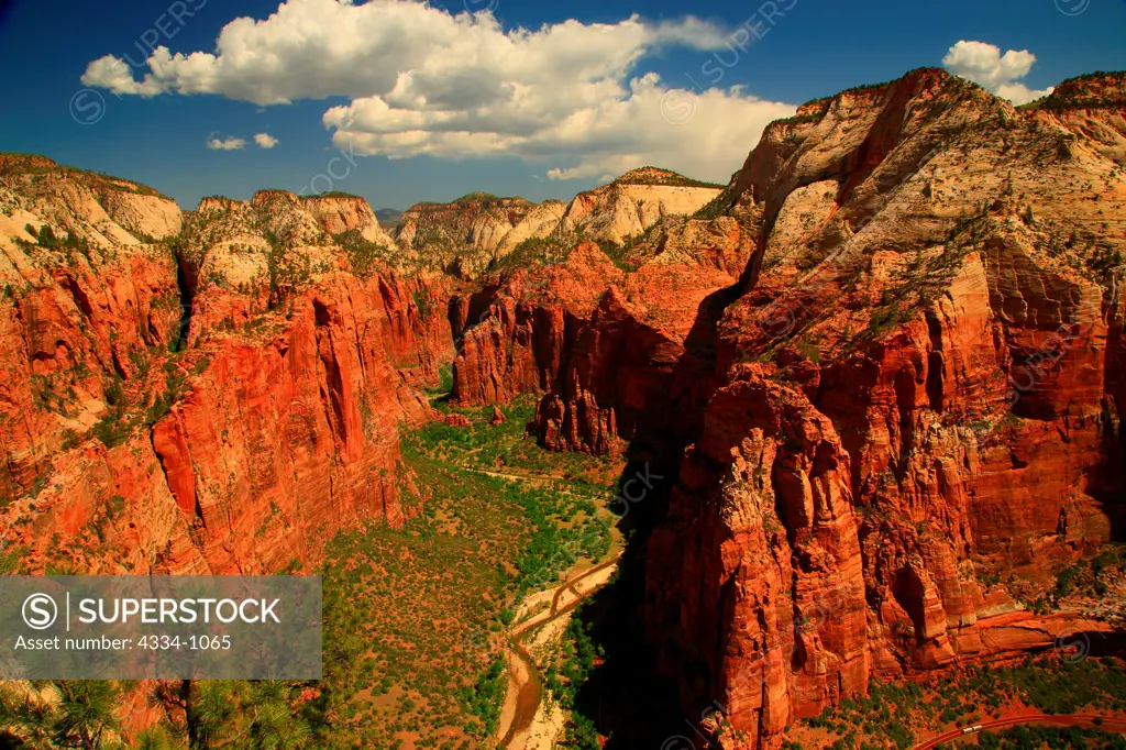 USA, Utah, Zion National Park, Zion Canyon from Angels Landing