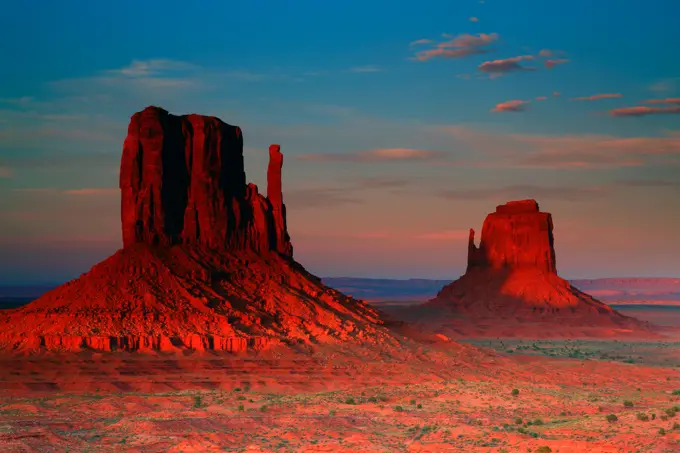 USA, Arizona, Monument Valley, Sunset on The Mittens