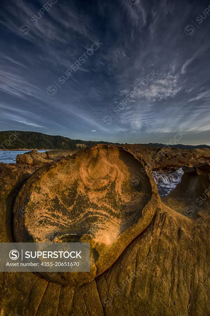 Tatsukushi is a coast with strange rocks, and is located to the west of central Tosa-Shimizu city.