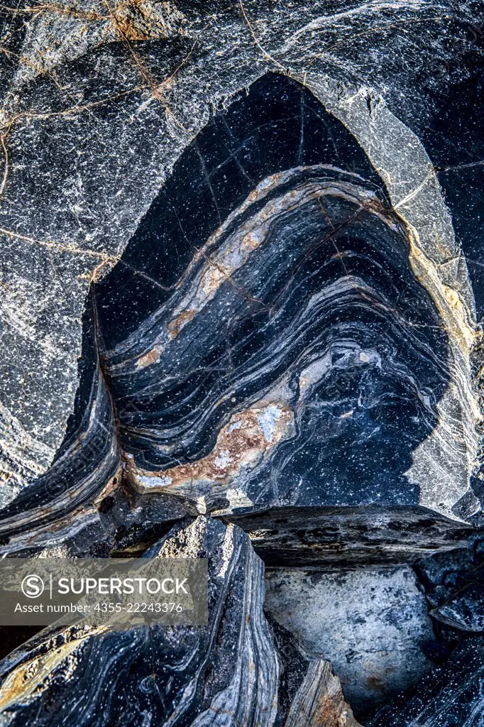 Obsidian Dome is a mile-long 300 foot high lava dome that is part of the Mono-Inyo Craters volcanic chain located in the Inyo National Forest.