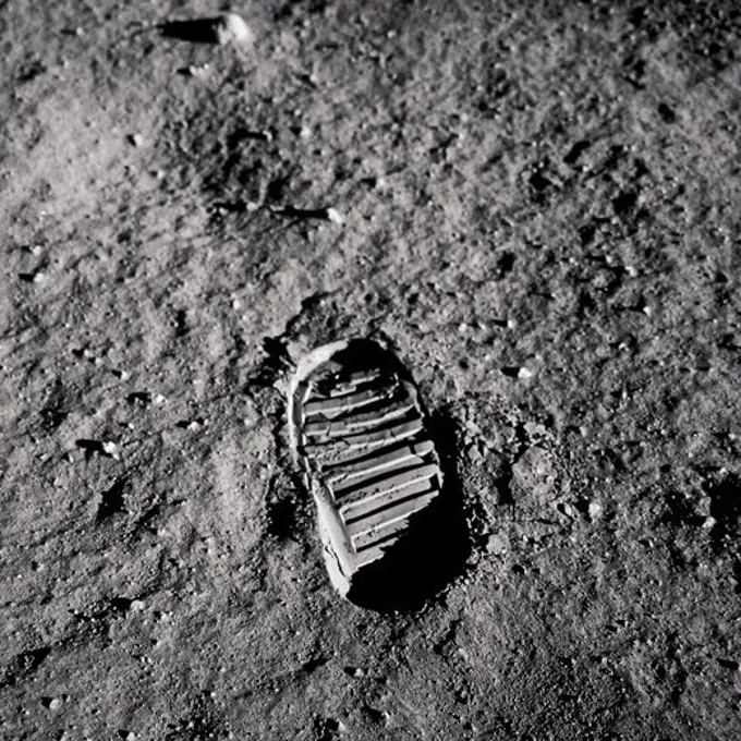 Apollo 11 - Footprint on an Alien World