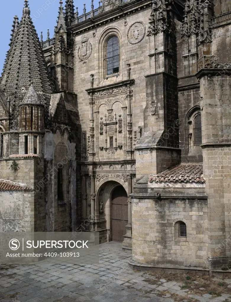 TORRE GALLONADA DE LA ANTIGUA SALA CAPITULAR CONOCIDA COMO TORRE DEL MELON CONSTRUCCION DEL SIGLO XIII CONVERTIDA EN CAPILLA DE SAN PABLO. Author: DIEGO DE SILOE. Location: CATEDRAL NUEVA / VIEJA. Plasencia. CACERES. SPAIN.