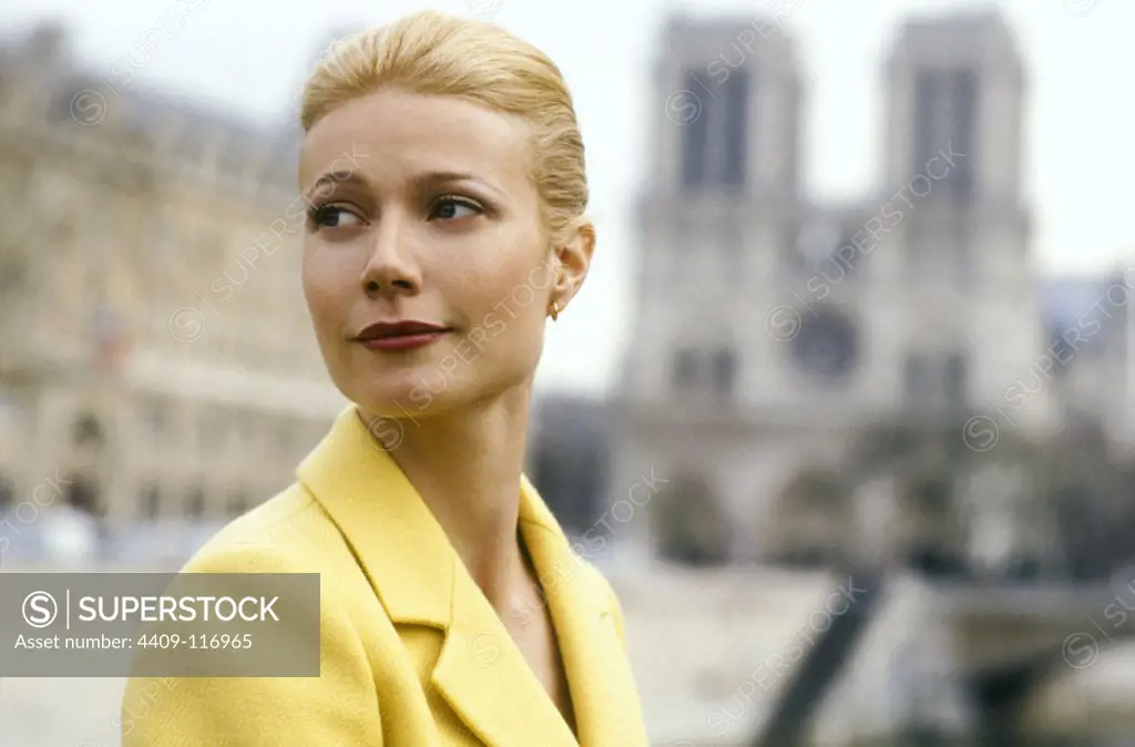 GWYNETH PALTROW in VIEW FROM THE TOP (2003), directed by BRUNO BARRETO.