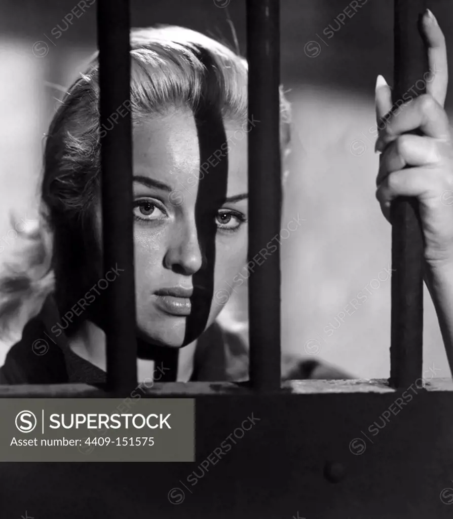 DIANA DORS in BLONDE SINNER (1956) -Original title: YIELD TO THE NIGHT-, directed by J. LEE THOMPSON.