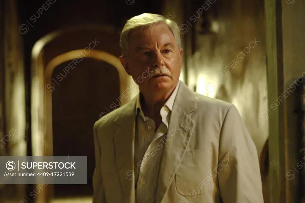 DEREK JACOBI in ARRITMIA (2007), directed by VICENTE PEÑARROCHA.