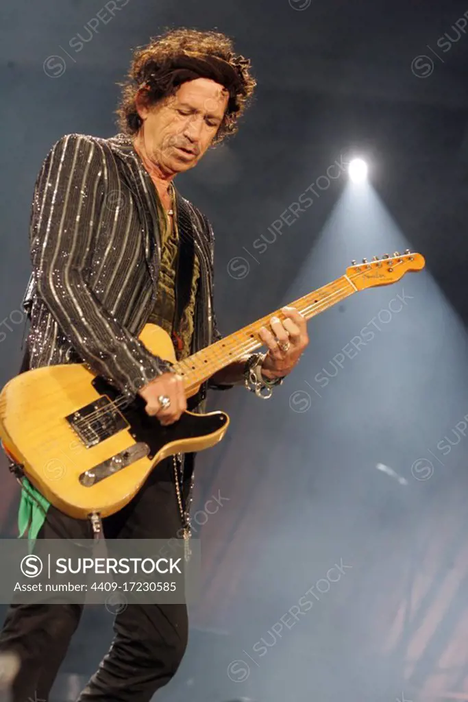 The Rolling Stones en directo durante la gira 'A bigger band'. celebrado en Barcelona, el 21 de junio de 2007. ROLLING STONES. CLIFF RICHARDS.