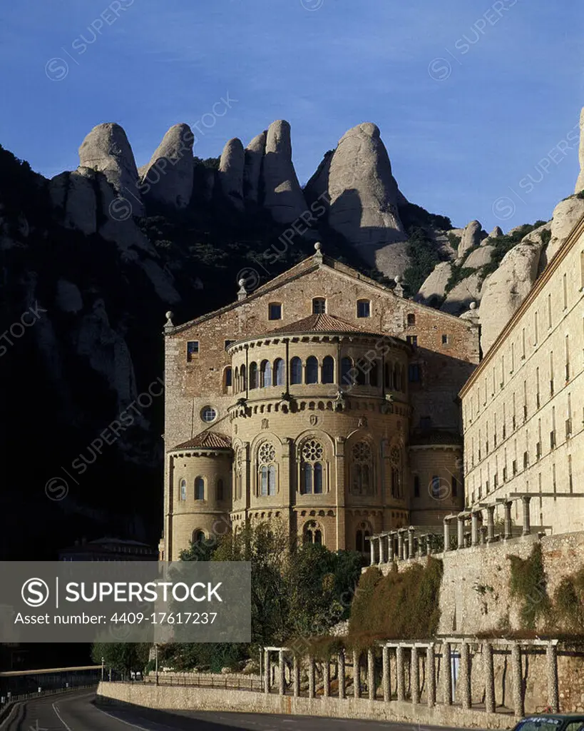 ABSIDE DE LA IGLESIA DEL MONASTERIO DE MONTSERRAT - SIGLO XIX -  NEORROMANICO ESPAÑOL. Author: FRANCISCO DE PAULA VILLAR (1860-1927).  Location: MONASTERIO DE SANTA MARIA DE MONTSERRAT. MONTSERRAT. Barcelona.  SPAIN. - SuperStock