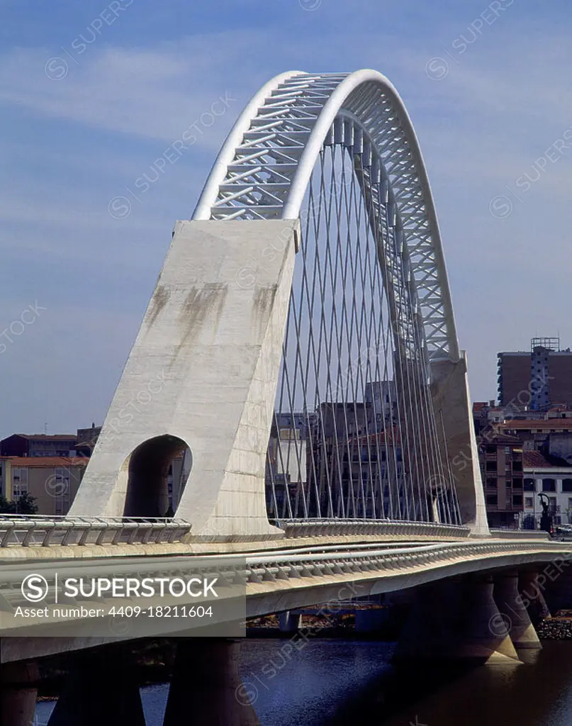 PUENTE LUSITANIA ACABADO EN 1991. Author: SANTIAGO CALATRAVA. Location: PUENTE LUSITANIA. MERIDA. Badajoz. SPAIN.