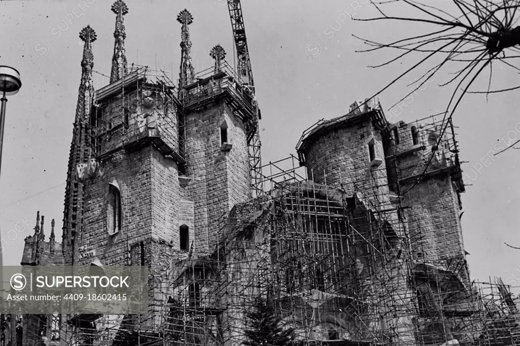 Sagrada Familia (under construction): Passion Facade.