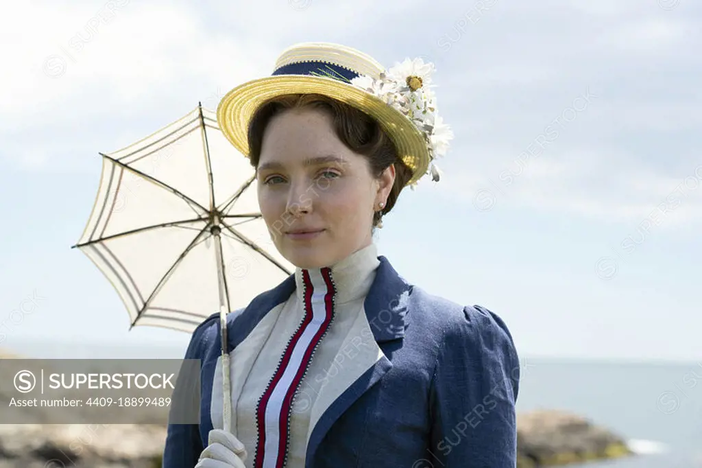 AMY FORSYTH in THE GILDED AGE (2022), directed by MICHAEL ENGLER.