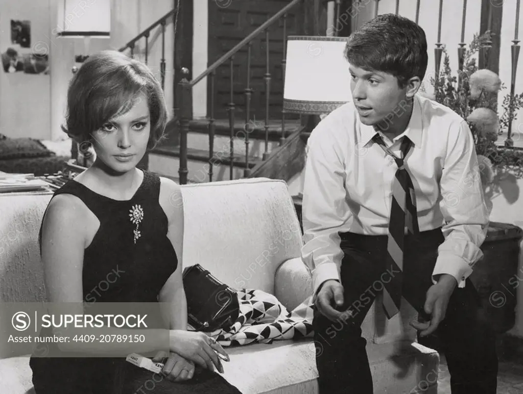 RAPHAEL (CANTANTE) and MARIA JOSE ALFONSO in CUANDO TU NO ESTAS (1966), directed by MARIO CAMUS.