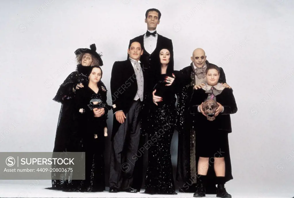 CHRISTINA RICCI, ANJELICA HUSTON and RAUL JULIA in ADDAMS FAMILY VALUES ...