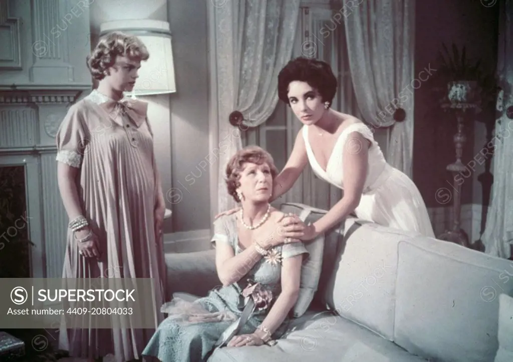 ELIZABETH TAYLOR, JUDITH ANDERSON and MADELAINE SHERWOOD in CAT ON A HOT TIN ROOF (1958), directed by RICHARD BROOKS.