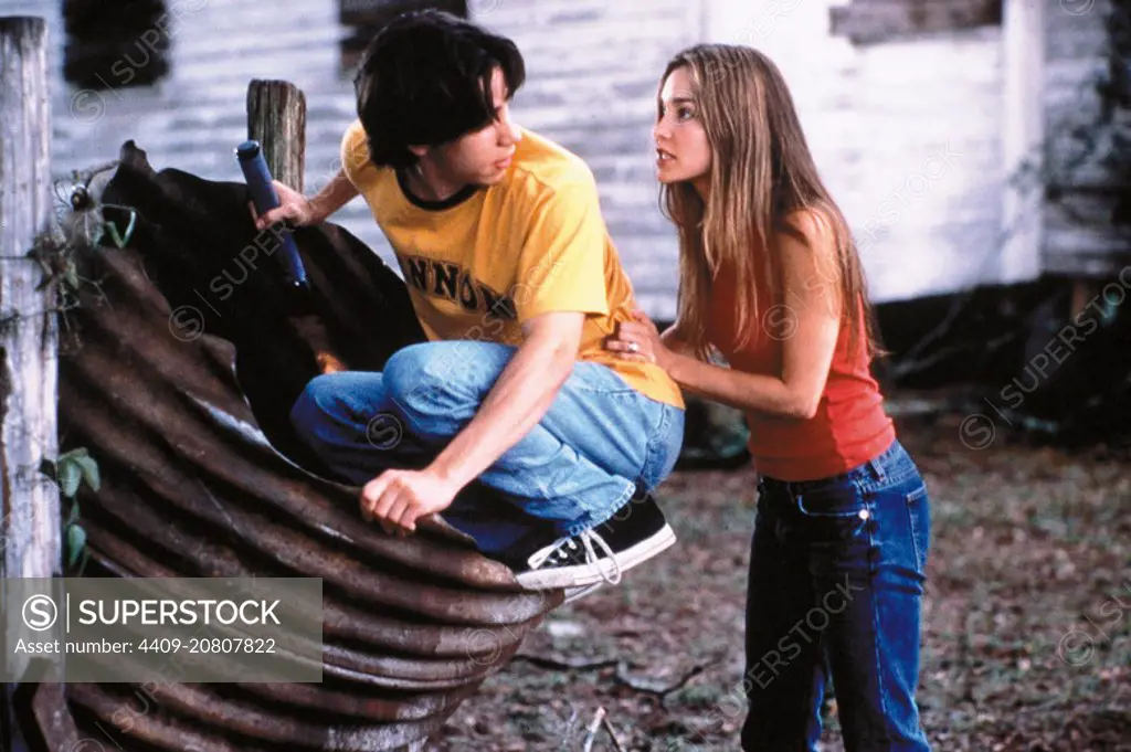 JUSTIN LONG and GINA PHILIPS in JEEPERS CREEPERS (2001).