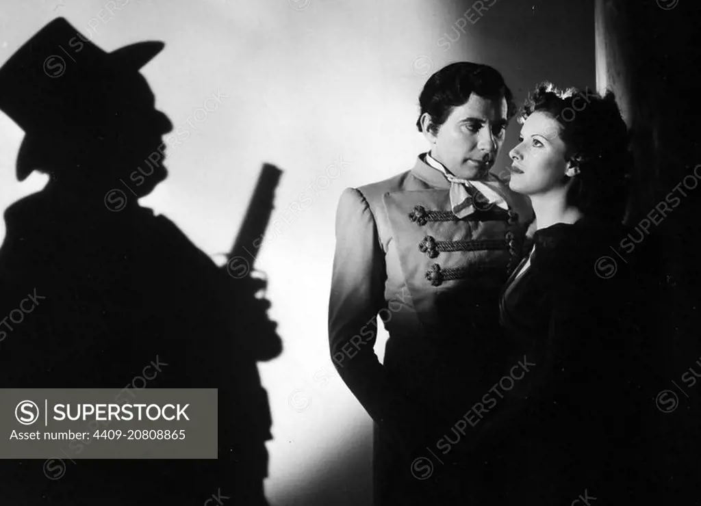 MAUREEN O'HARA and ROBERT NEWTON in JAMAICA INN (1939), directed by ALFRED HITCHCOCK.