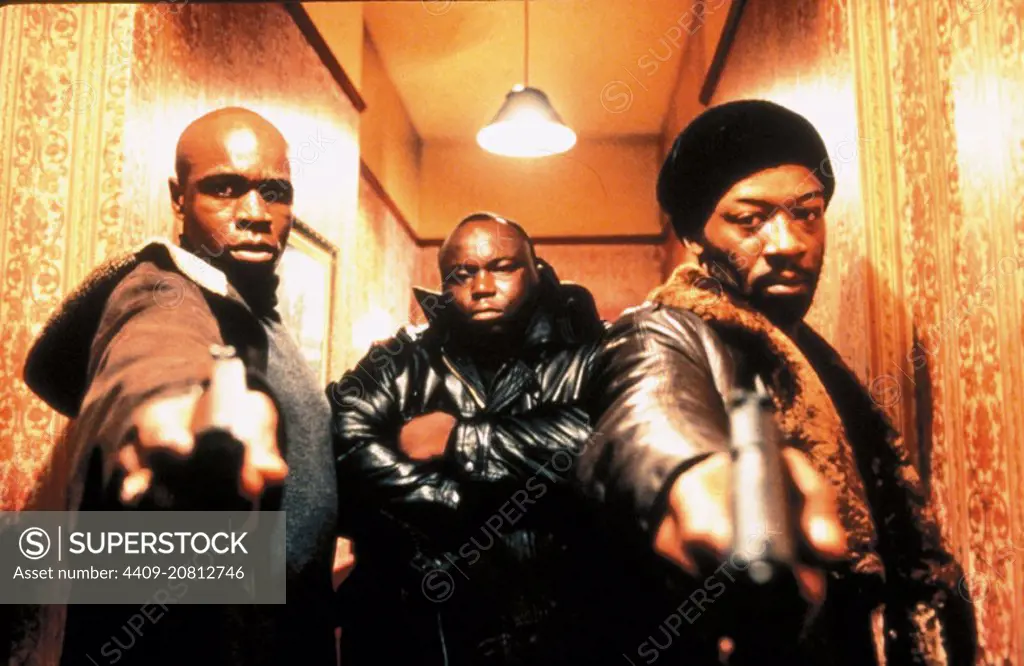 LENNIE JAMES, ROBBIE GEE and ADE in SNATCH (2000), directed by GUY RITCHIE.