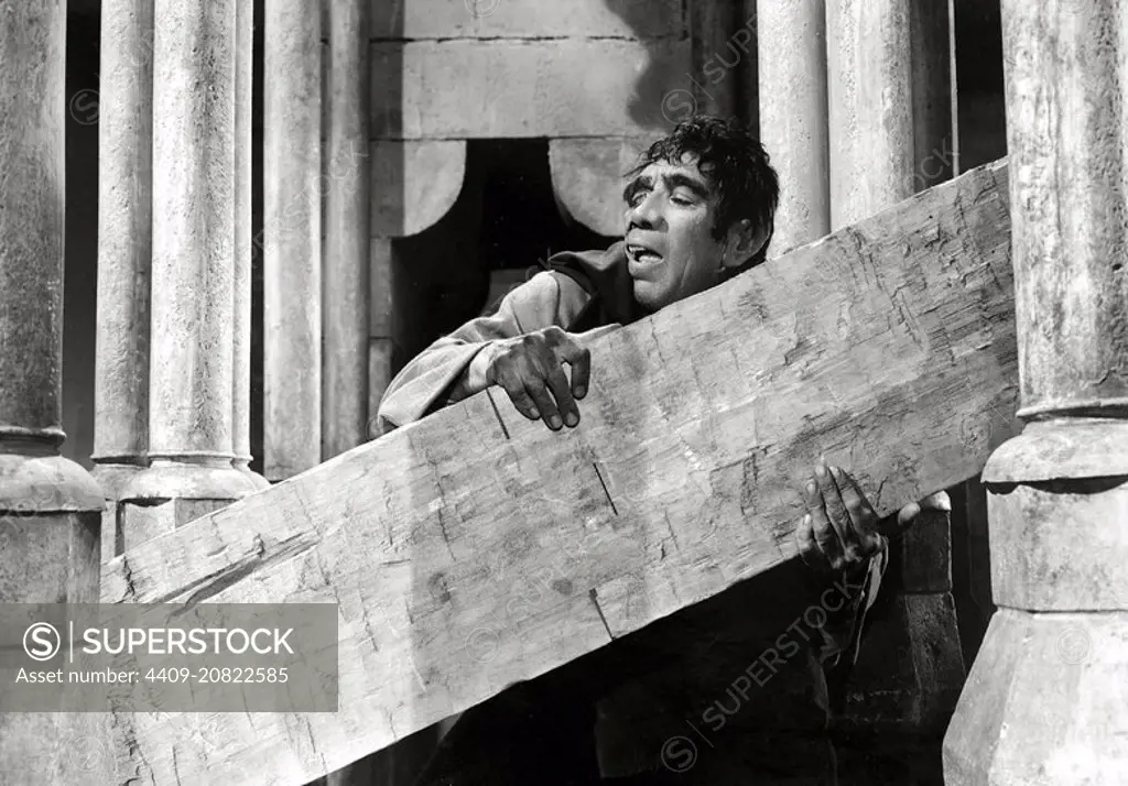 ANTHONY QUINN in THE HUNCHBACK OF NOTRE DAME (1956) -Original title: NOTRE DAME DE PARIS-, directed by JEAN DELANNOY.