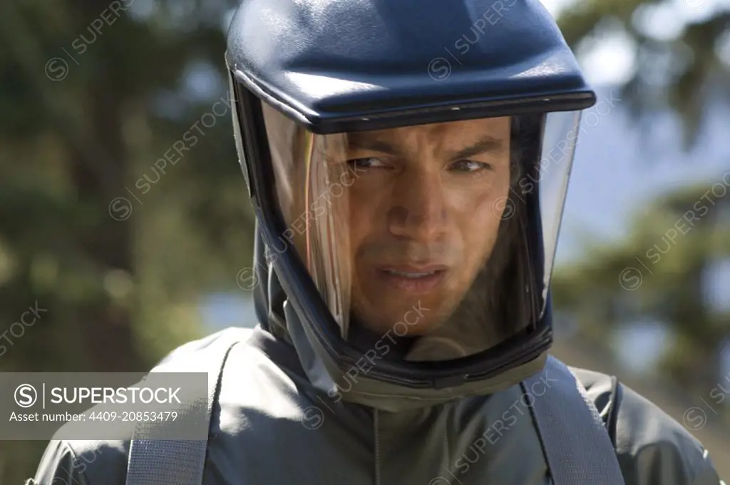 BENJAMIN BRATT in THE ANDROMEDA STRAIN (2008).