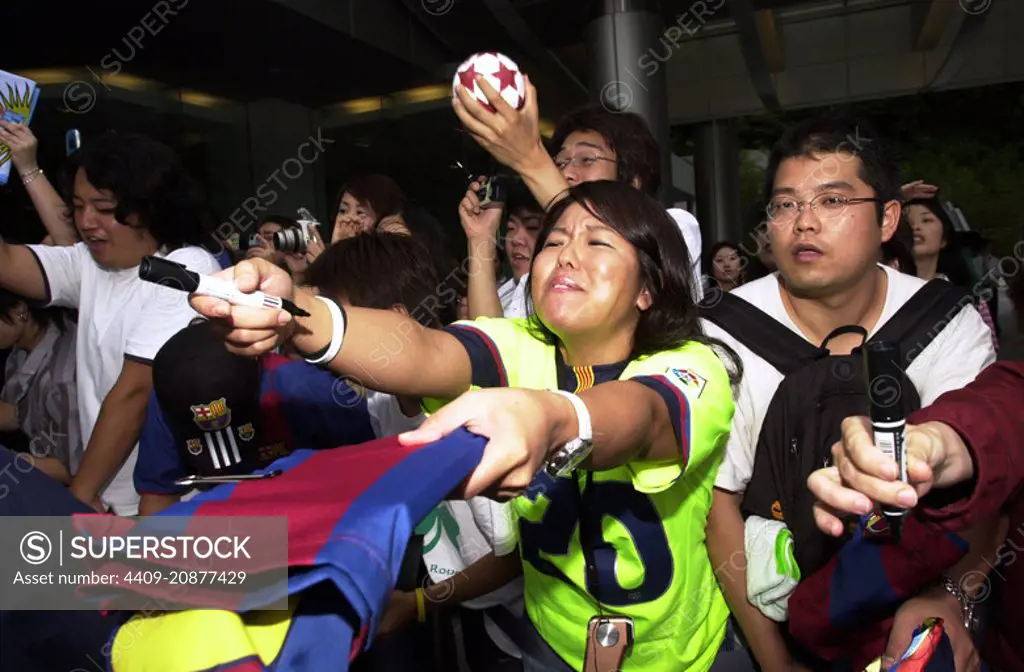 12 / 02 / 2001; Tokyo, Japanese Fans from FC Barcelona soccer team, the days team played at Yokohama and Tokyo in 2005 matches vs Yokohama Marinos and Tokyo Verdi teams.