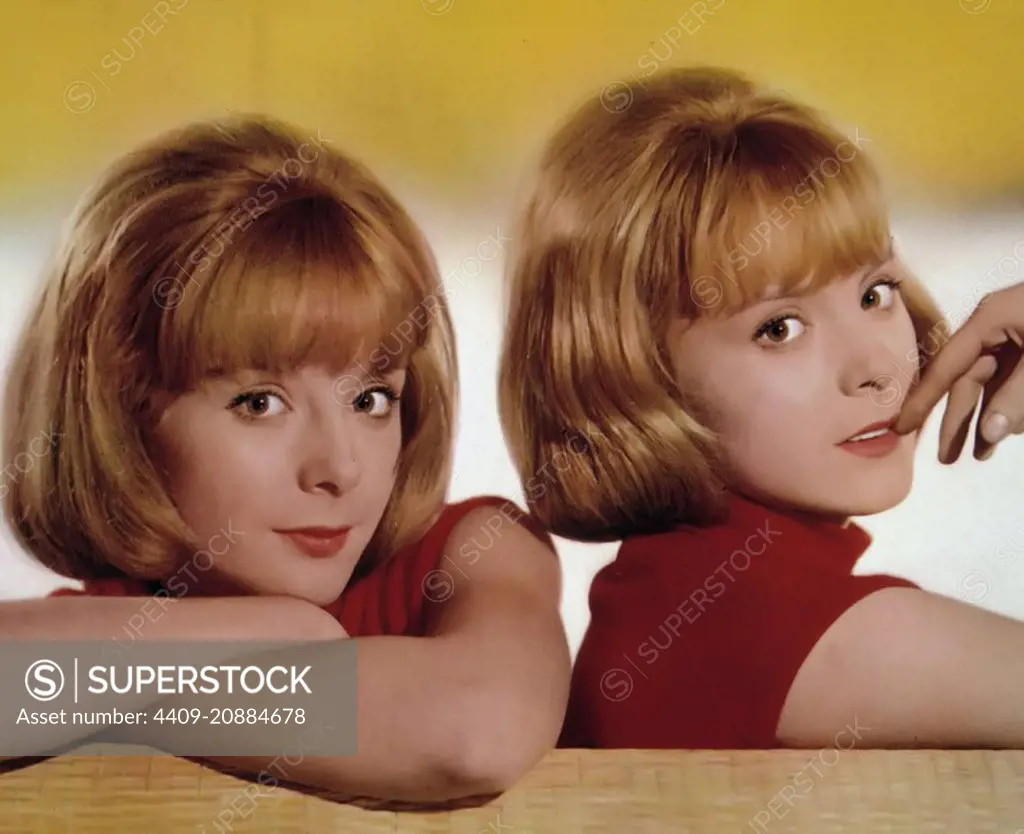 PILI Y MILI. PILAR Y AURORA BAYONA SARRIA. ACTRICES TEATRO Y CINE ESPAÑOLAS. - SuperStock