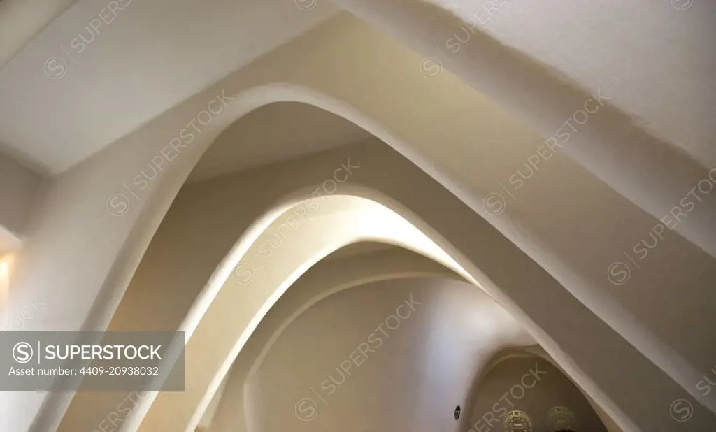 Casa Batlló. Parabolic arches of the attic. Author: ANTONI GAUDI. JOSEP Mª JUJOL.