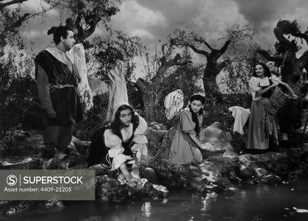 ESCENA DE LA PELICULA "FUENTEOVEJUNA" - 1947. Author: ANTONIO ROMAN. FERNANDO REY. AMPARO RIVELLES.