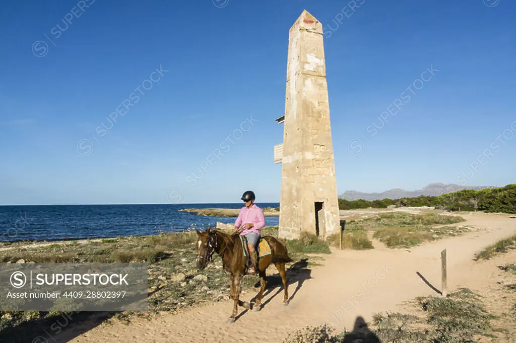torre de enfilación que se levantó durante la Guerra Civil para controlar la bahía de Alcúdia , punta Llarga de Son Real, bahia de Alcudia, Santa Margarida, Mallorca, balearic islands, spain, europe.