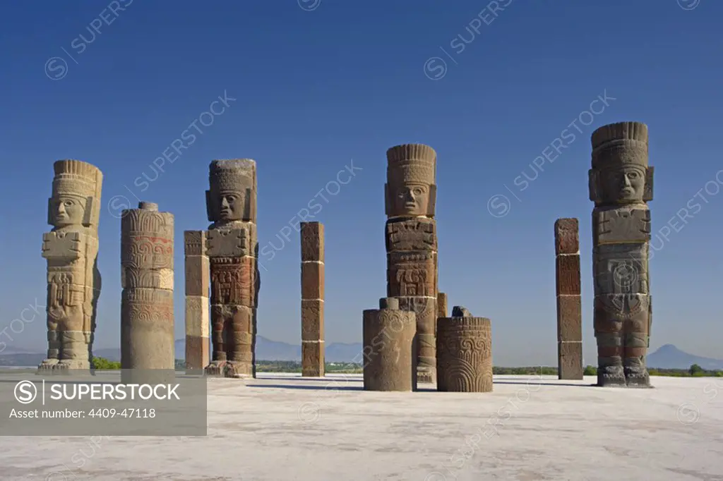 ARTE PRECOLOMBINO. TOLTECA. MEXICO. ZONA ARQUEOLOGICA DE TULA (TOLLAN-XICOCOTITLAN). Antigua capital del Estado tolteca. Vista de los ATLANTES DE TULA, situado en el TEMPLO DE TLAHUIZCALPANTECUHTLI (PIRAMIDE B), que REPRESENTAN A GUERREROS TOLTECAS. TULA. Estado Hidalgo.