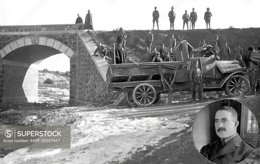 11/30/1922. Melilla - on the Monte Arruit bridge, where the truck was left, which, when it overturned, caused the death of the Captain of the Regulars, Don Ramon de Armiñan, whose portrait is seen in the lower right corner of the Engraving (photo Silva).
