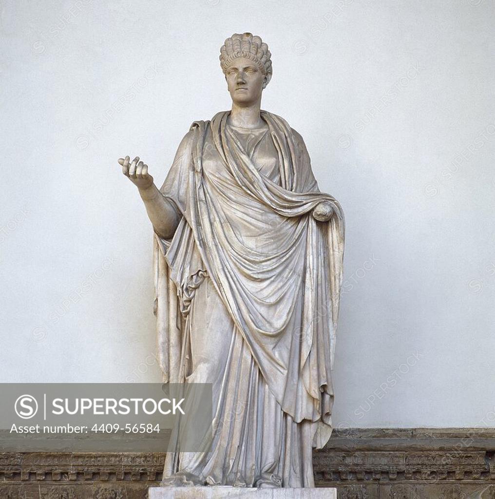 Roman Imperial era. Sculpture of a Vestal, wearing stoa and palla ...