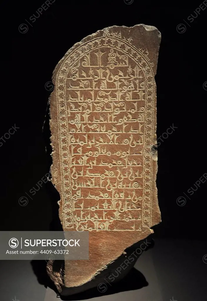 Islamic art. Tombstone of Muhammad, son of al-'Abbas, son of Muhammad, son of 'Utba, son of al-Hasan, son of al-Hasan. Signed: Ibrahim wrote. Late 9th-early 10th century. Basalt. 75x31x33 cm. al-Ma'la cementery, Mecca. Qasr Khizam Museum, Jedda.