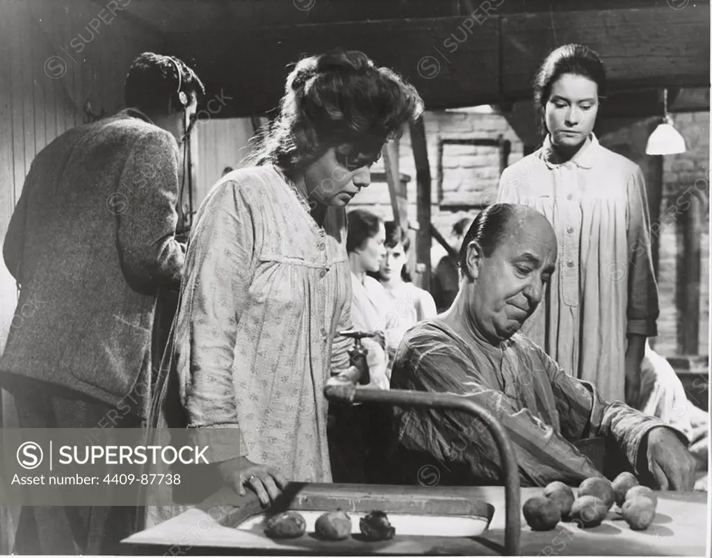 ED WYNN, SHELLEY WINTERS and DIANE BAKER in THE DIARY OF ANNE FRANK (1959), directed by GEORGE STEVENS.