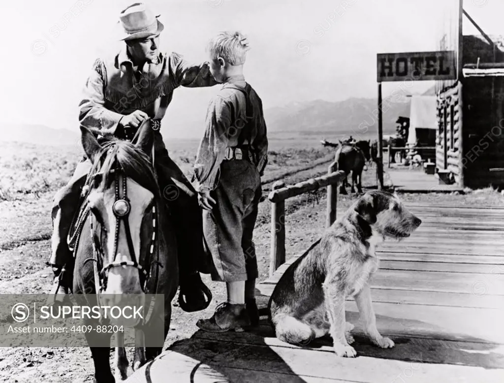 ALAN LADD and BRANDON DE WILDE in SHANE (1953), directed by GEORGE STEVENS.  - SuperStock