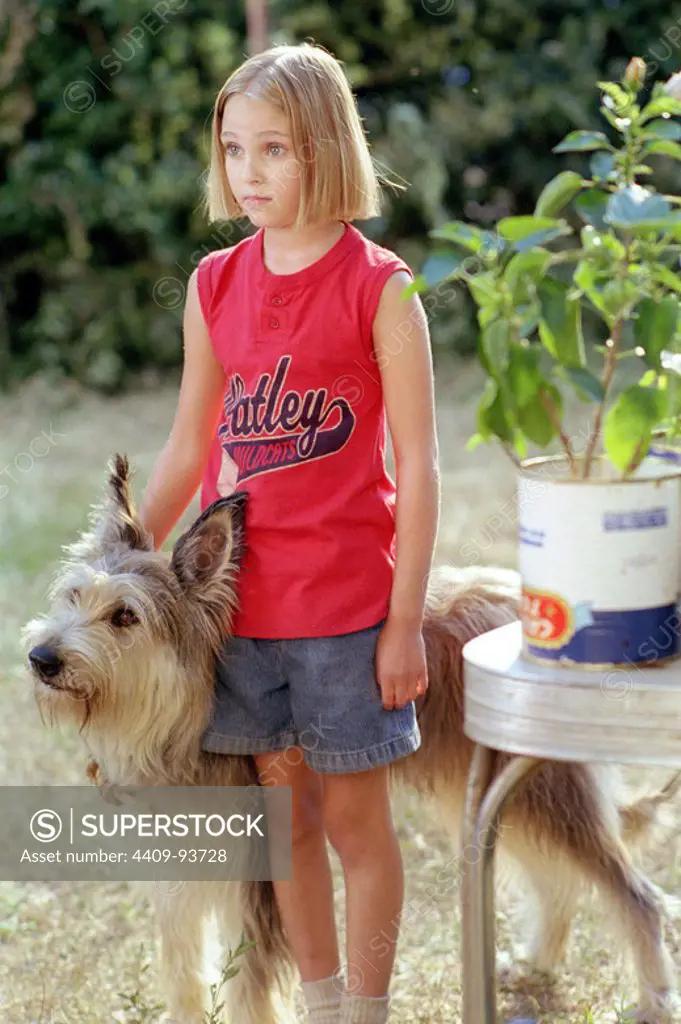 ANNASOPHIA ROBB in BECAUSE OF WINN-DIXIE (2005), directed by WAYNE WANG.