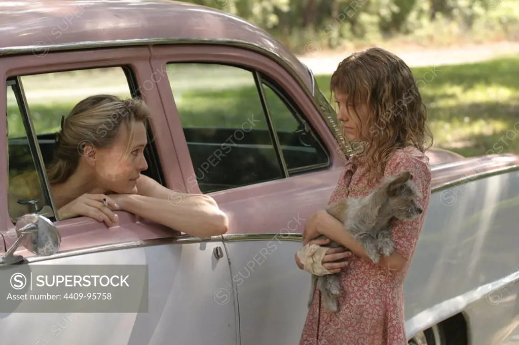 DAKOTA FANNING and ROBIN WRIGHT in HOUNDDOG (2007), directed by DEBORAH KAMPMEIER.