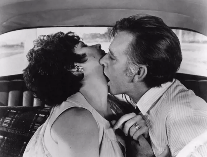 ELIZABETH TAYLOR and RICHARD BURTON in THE COMEDIANS (1967), directed by PETER GLENVILLE.