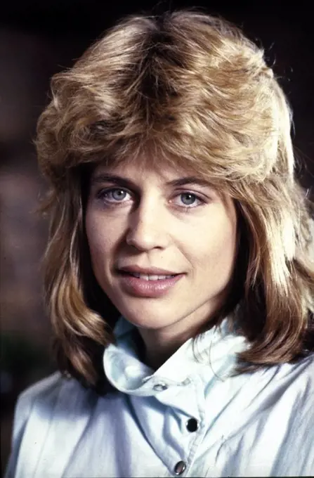 LINDA HAMILTON in THE TERMINATOR (1984), directed by JAMES CAMERON.