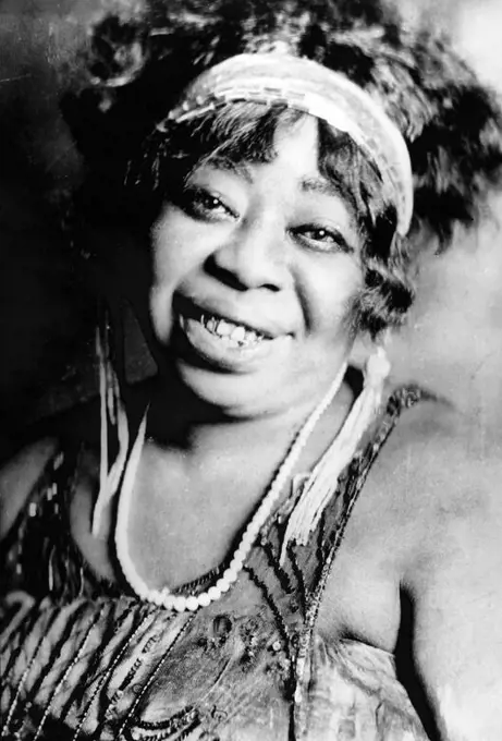 La cantante de blues clásico, Ma Rainey. 1923.