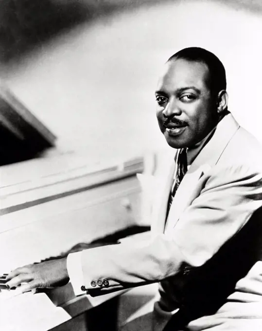 El director de big band y pianista estadounidense Count Basie.