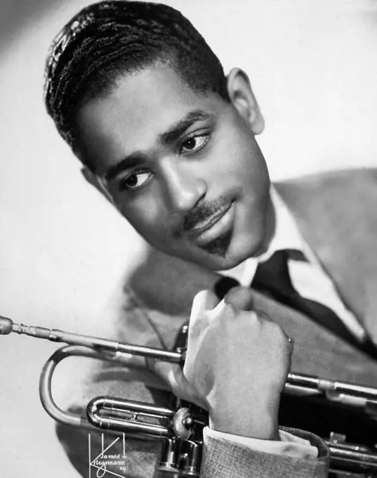 Dizzy Gillespie, trompetista y cantante de jazz en el año 1943.