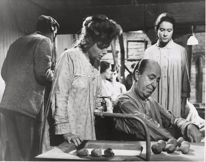 ED WYNN, SHELLEY WINTERS and DIANE BAKER in THE DIARY OF ANNE FRANK (1959), directed by GEORGE STEVENS.