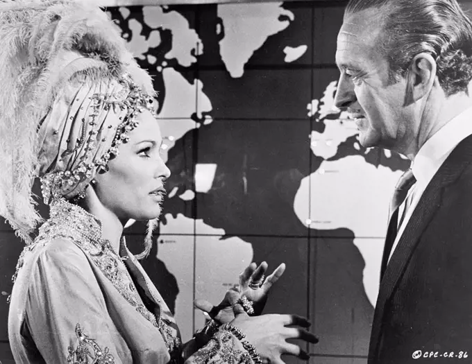 URSULA ANDRESS and DAVID NIVEN in 007, JAMES BOND: CASINO ROYALE (1967) -Original title: CASINO ROYALE-, directed by JOHN HUSTON, ROBERT PARRISH, KEN HUGHES and VAL GUEST.