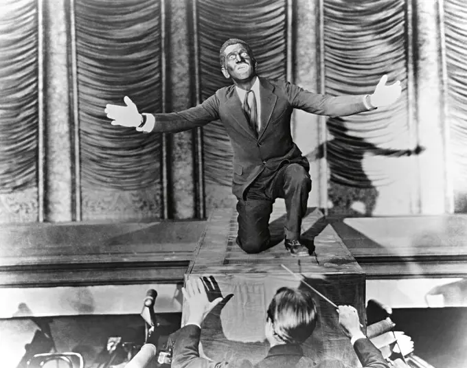 AL JOLSON in THE JAZZ SINGER (1927), directed by ALAN CROSLAND.