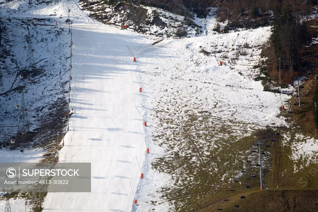 Track black Plenay lined with snow cannons France